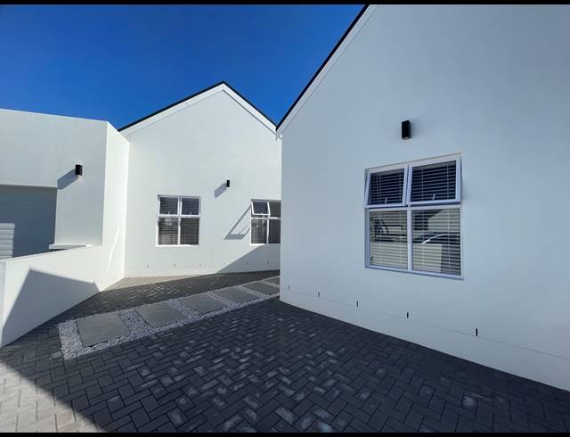 3 BEDROOM HOUSE FOR SALE IN LAGUNA SANDS